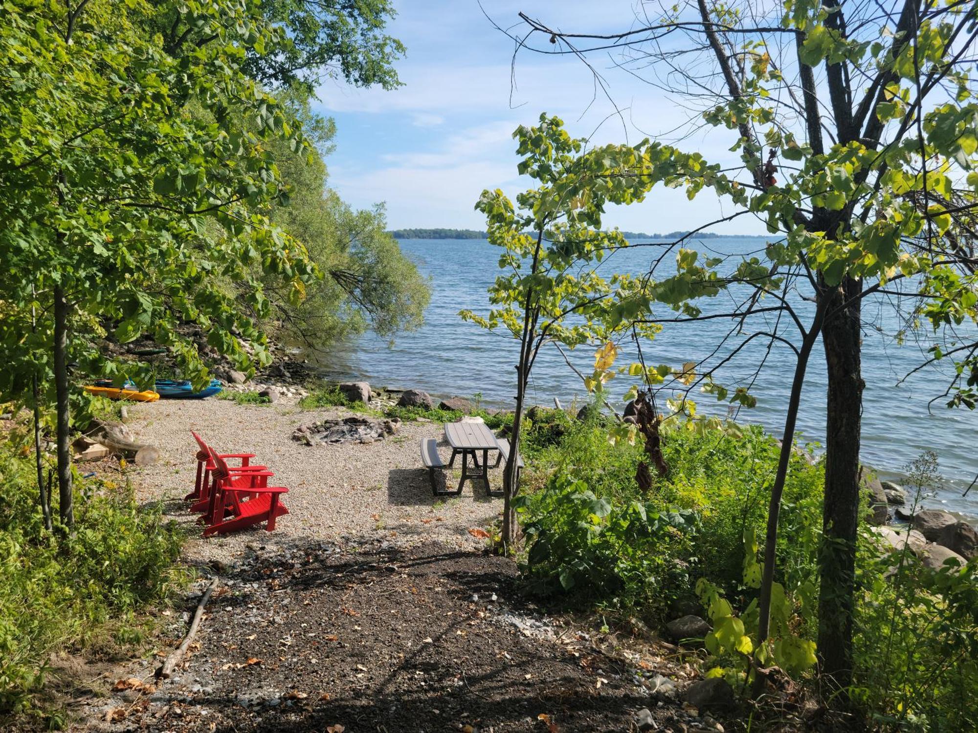Unique Waterfront House With Private Beach Gananoque Exterior foto