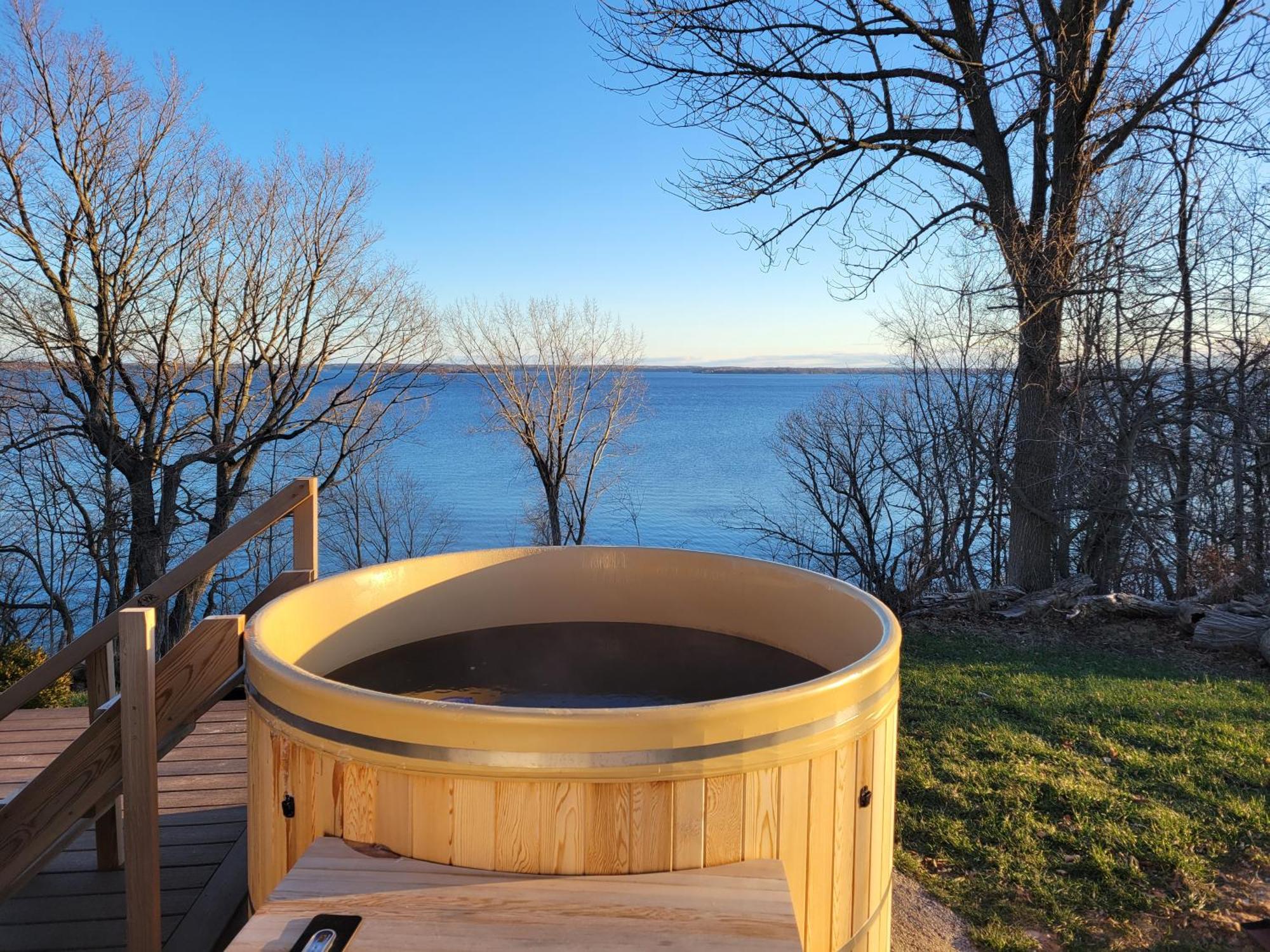 Unique Waterfront House With Private Beach Gananoque Exterior foto
